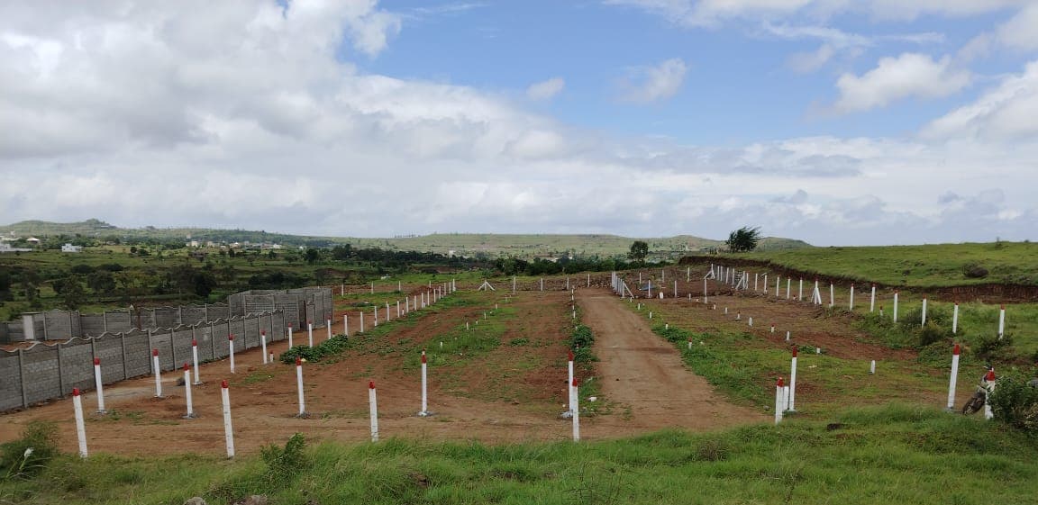 Demarcated plots and internal access at the Nargoli, Dapoli site